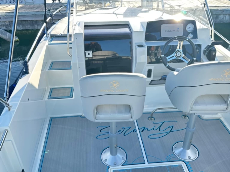 Pronájem lodi Le Gosier lákavé ceny Pacific Craft 630