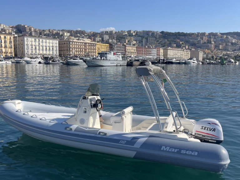 Pronájem Polotuhá loď v Neapol -Marsea 110