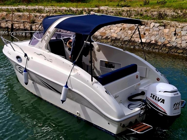 Pronajmout si Orizzonti Syros 190 v La Spezia