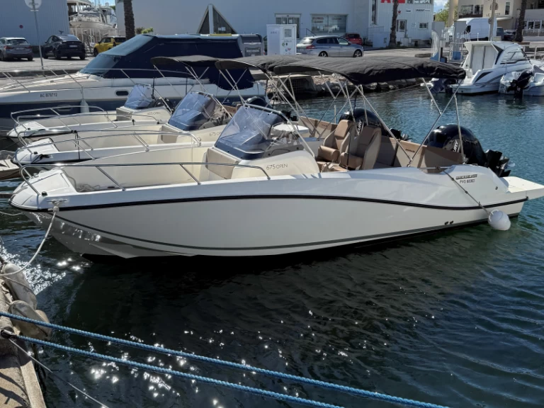 Pronájem Motorová loď Quicksilver s licencí