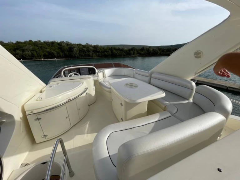 Pronájem lodi Tivat lákavé ceny Azimut 62 Fly