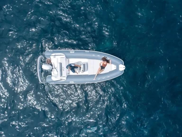 Pronájem Polotuhá loď v Marina di Portisco -Kardis Kardis Fox 570