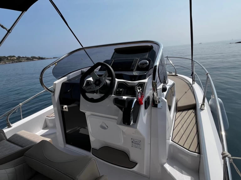 Pronajmout Motorová loď se skipperem či ne Ranieri v Saint Raphael