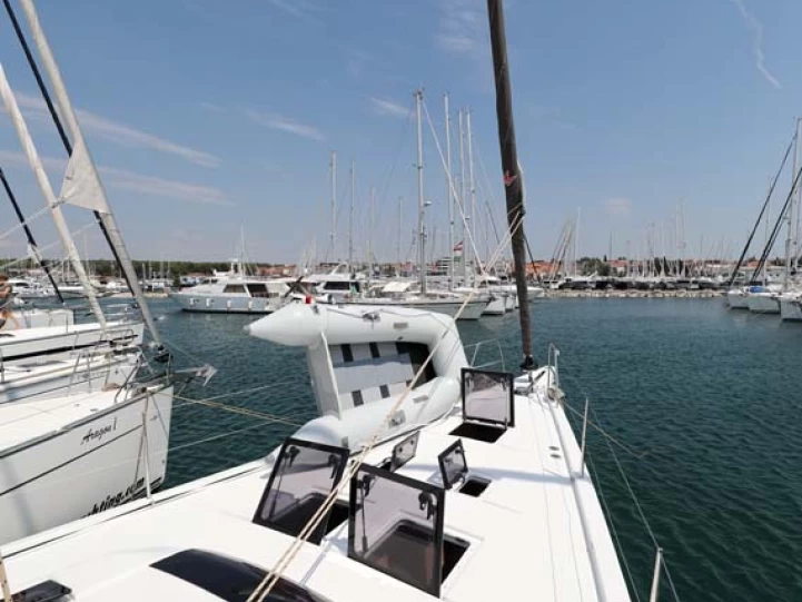 Pronajmout si Dufour Dufour 56 Exclusive v Trogir