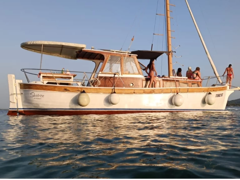 Pronajmout si Custom Made Leut v Biograd Na Moru