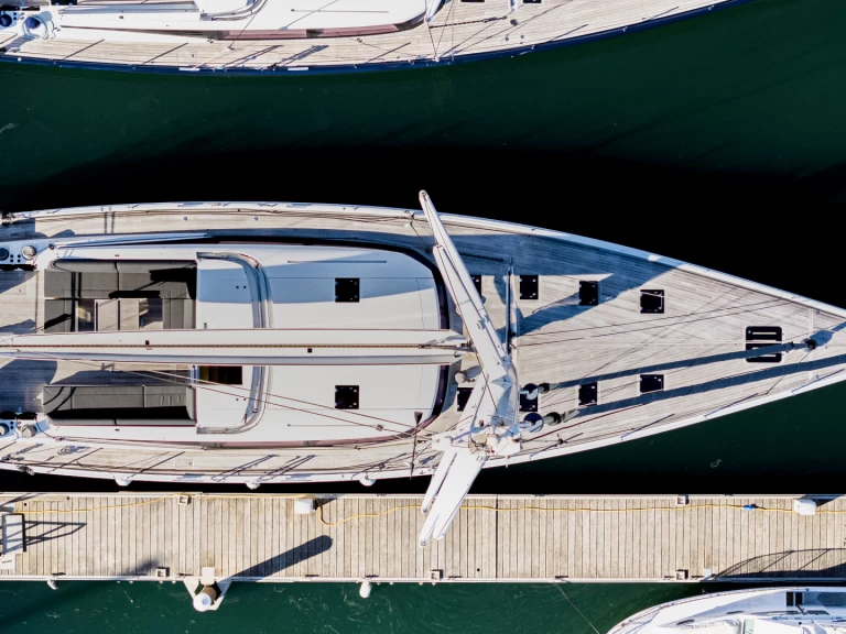 Pronajmout Plachetnice se skipperem či ne Cnb v Saint-Florent