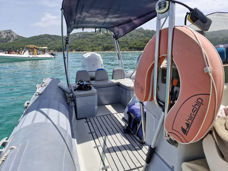 Joker Boat Coaster 650 IB jednotlivci a charterové společnosti v Porquerolles