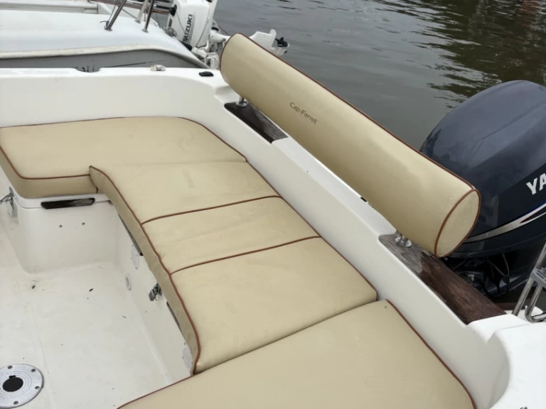 B2 Marine Cap Ferret 650 Open jednotlivci a charterové společnosti v Grand Piquey