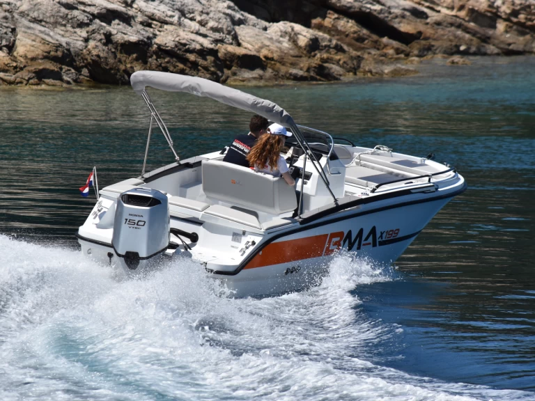 Pronájem lodi Šibenik  lákavé ceny BMA X199