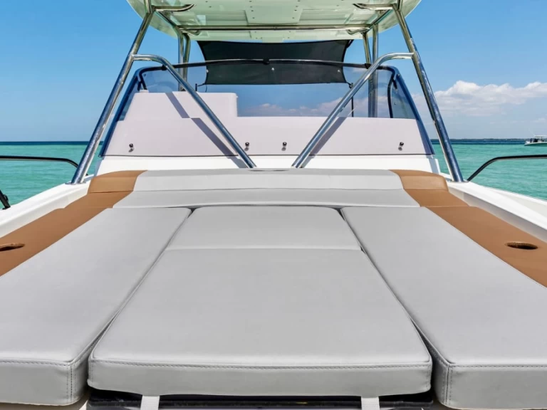 Pronájem lodi Antibes lákavé ceny FLYER 9 SUNdeck