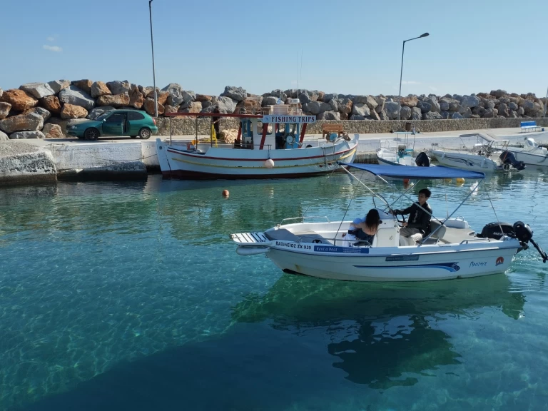 Pronajmout Motorová loď se skipperem či ne Proteus v Kalýves