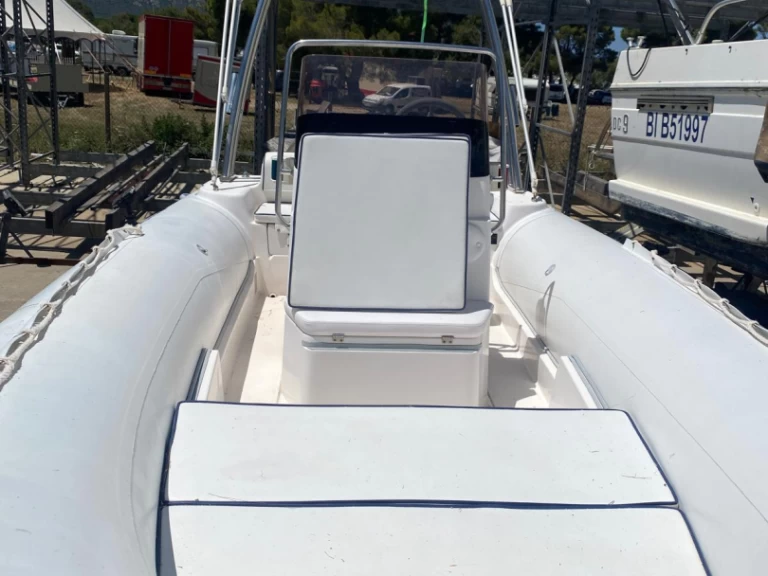 Selva Evolution D.600 jednotlivci a charterové společnosti v Saint-Florent