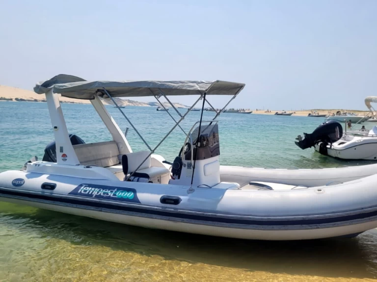 Pronájem lodi Capelli Tempest 600 v Grand Piquey na Samboatu