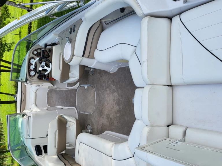 Pronajmout si Four Winns Horizon v Le Bourget-du-Lac