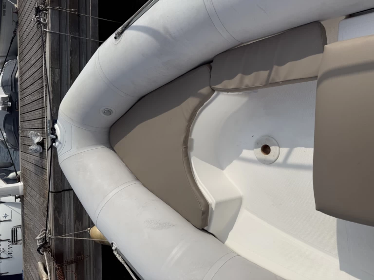 Pronájem lodi Saint Raphael lákavé ceny Explorer 620