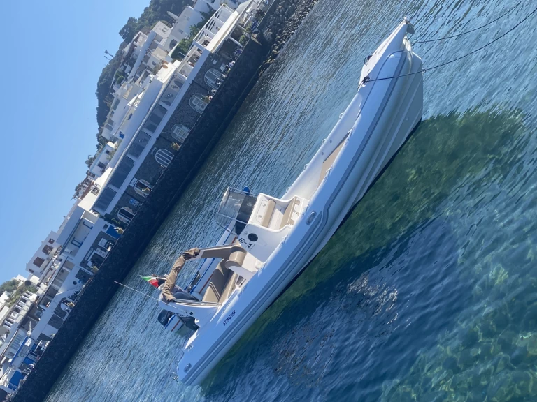 Pronájem Polotuhá loď Stingher s licencí