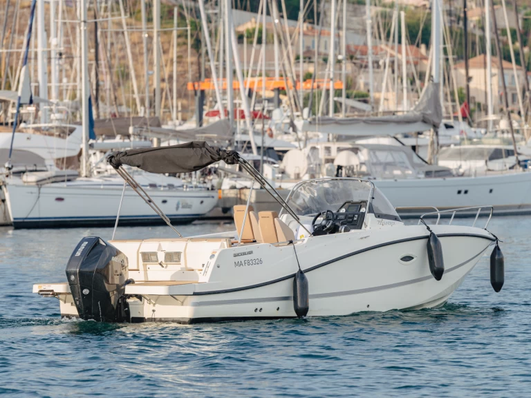 Pronájem Motorová loď Quicksilver s licencí