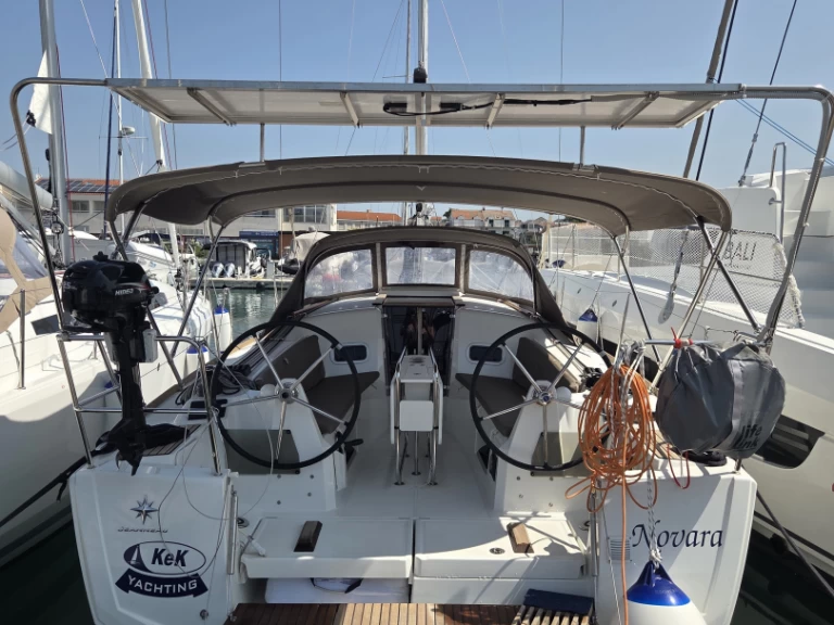 Pronajmout Plachetnice se skipperem či ne Jeanneau v Pirovac