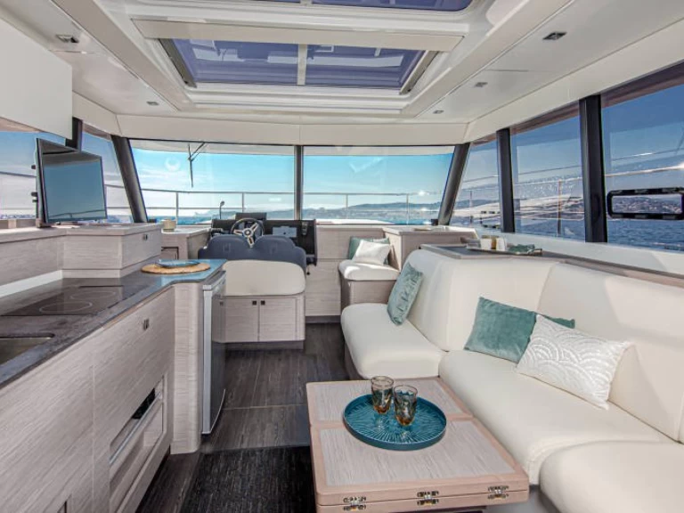 Pronájem Motorová loď Fountaine Pajot s licencí