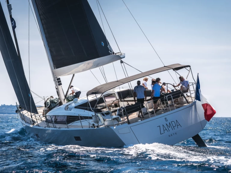 Pronajmout Plachetnice se skipperem či ne Cnb v Saint-Florent