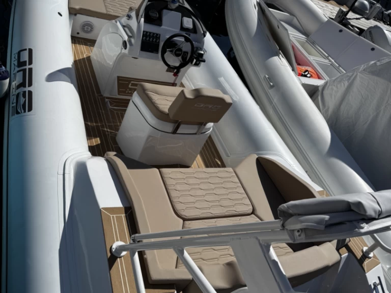 Oromarine Oromarine S-78 jednotlivci a charterové společnosti v Neapol