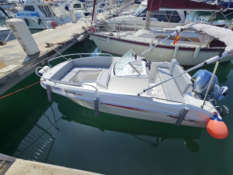 Pronajmout Motorová loď se skipperem či ne Remus v Roda de Barà