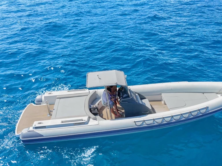 Pronájem Polotuhá loď Top Marine s licencí