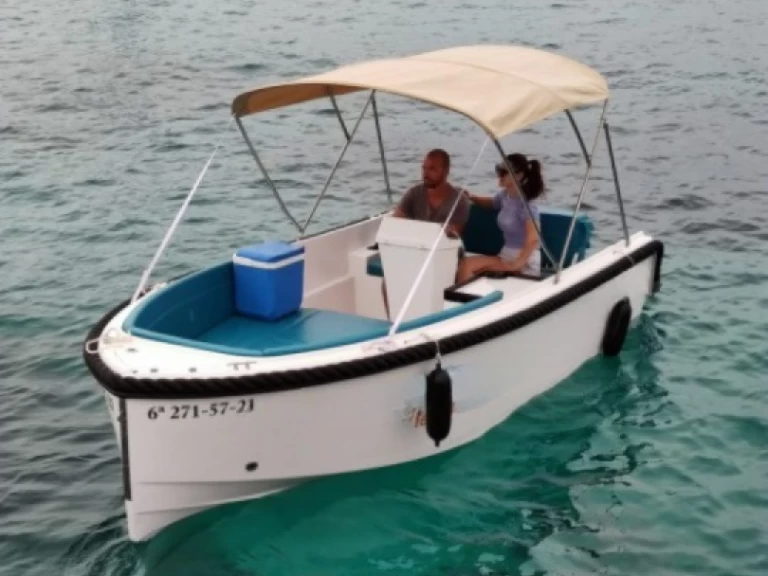 Tramontana Pro jednotlivci a charterové společnosti v Ciutadella de Menorca