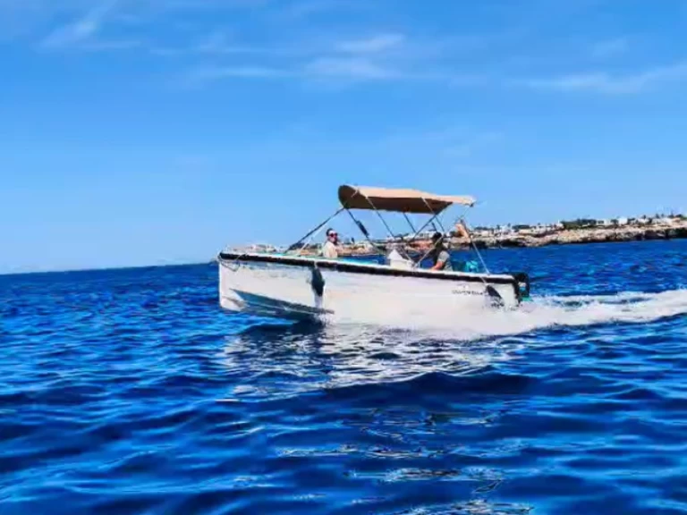 Marion 510 jednotlivci a charterové společnosti v Ciutadella de Menorca