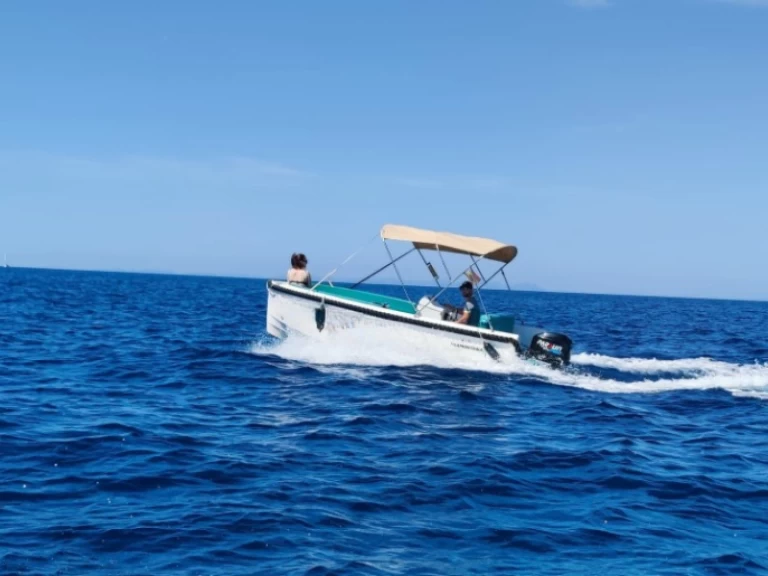 Marion 510 jednotlivci a charterové společnosti v Ciutadella de Menorca