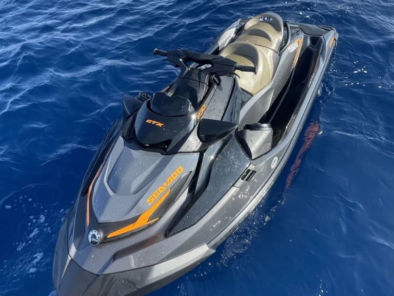 Pronájem jachty v Les Issambres -Sea-Doo GTX 130 na Samboatu