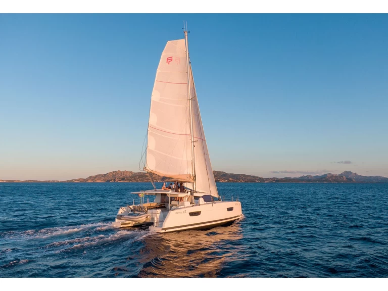 Pronájem Katamarán v Cannigione -Fountaine Pajot Astrea 42