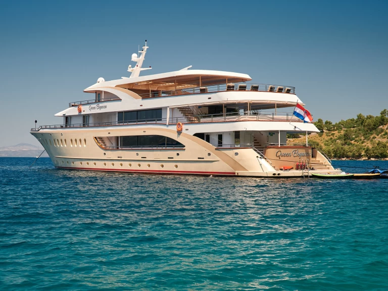 Pronajmout si  Motoryacht Queen Eleganza v Split