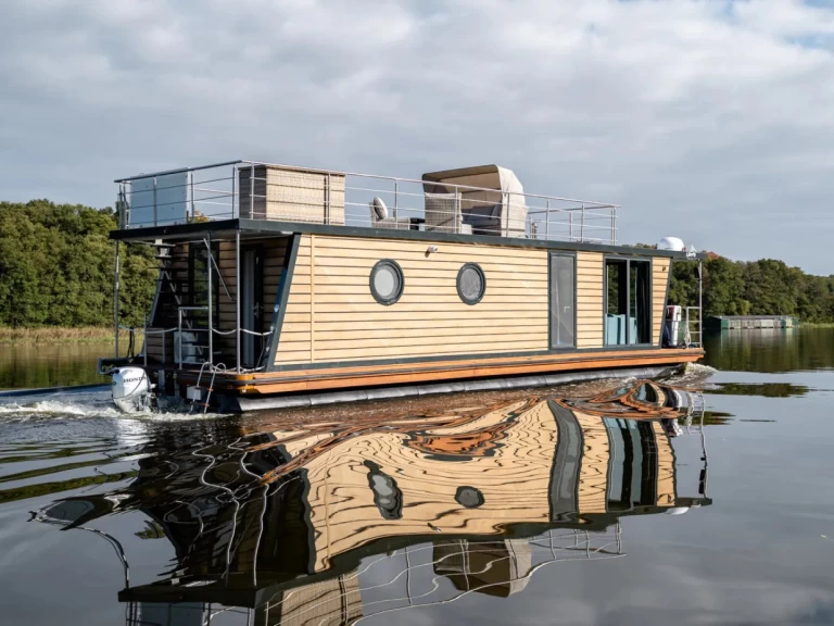 Pronajmout si WOMA Woma D13 v Fürstenberg/Havel