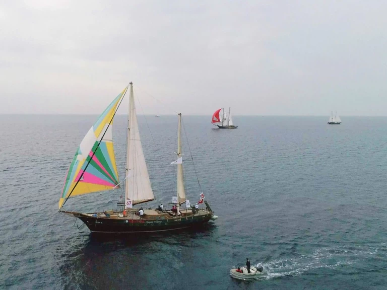 Pronájem Plachetnice Custom Made s licencí