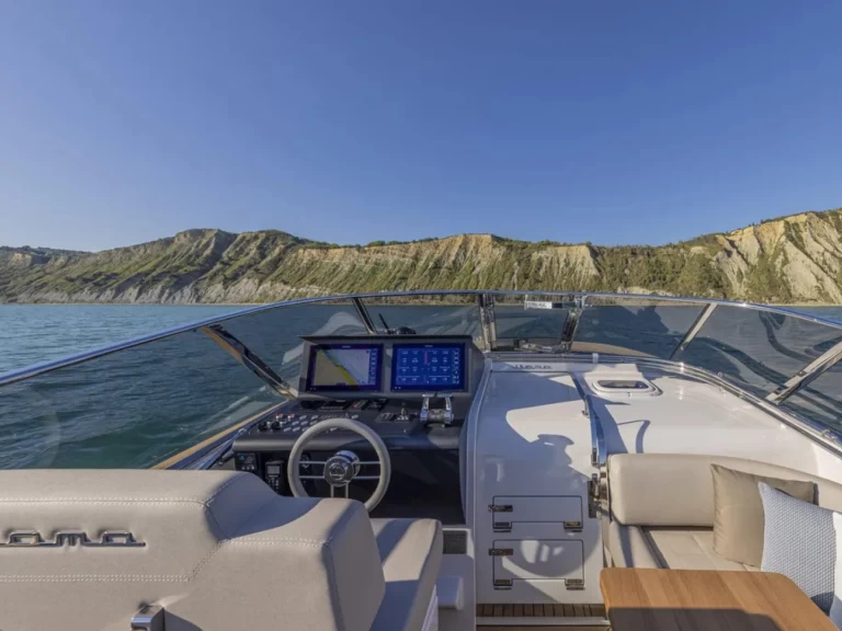 Pronájem Motorová loď Itama s licencí