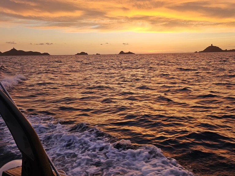 Pronájem Polotuhá loď v Ajaccio -Capelli Tempest 770