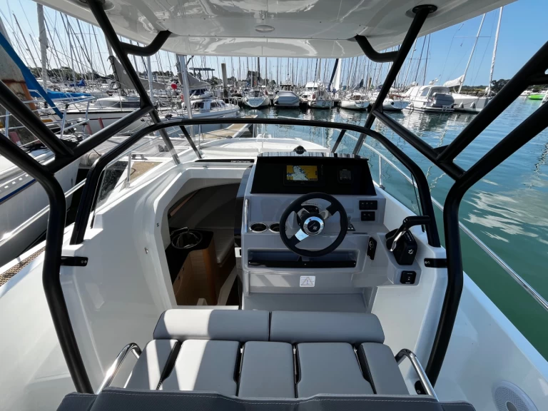 Jeanneau Cap Camarat 7.5 WA jednotlivci a charterové společnosti v Port la Forêt