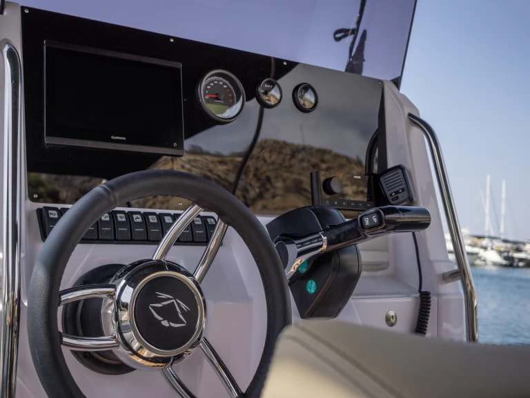 Pronajmout si Italboats Predator 700P v Altea