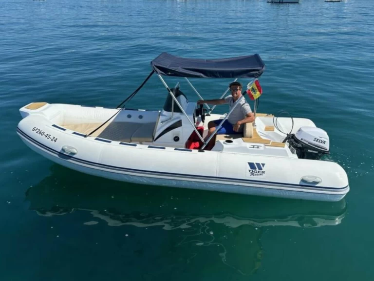 Pronájem Motorová loď Tiger s licencí