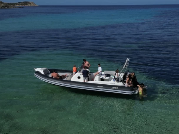 FANALE MARINE Altagna 800 jednotlivci a charterové společnosti v Algajola