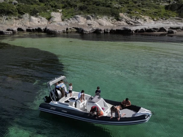 Pronajmout si FANALE MARINE Altagna 800 v Algajola