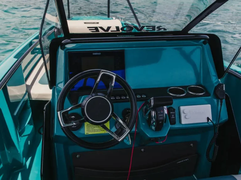 Pronájem Motorová loď Axopar s licencí