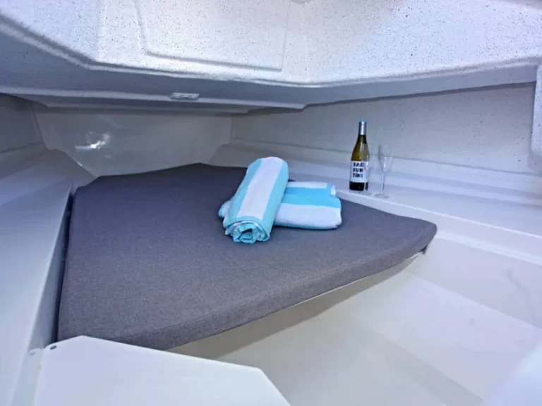 Pronájem Motorová loď Abaris s licencí