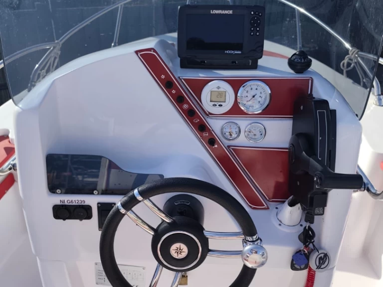 Pronájem Motorová loď Blumax s licencí