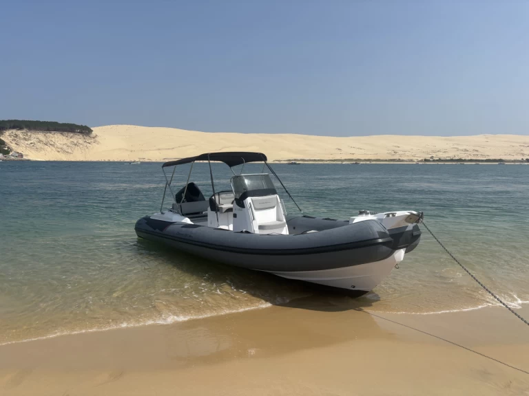 Pronájem Polotuhá loď Ranieri s licencí