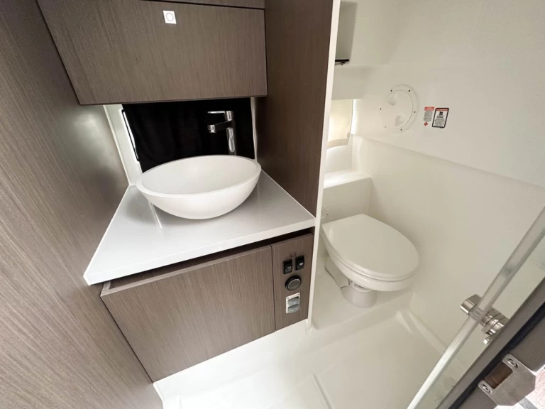 Bénéteau Flyer 9 SPACEdeck jednotlivci a charterové společnosti v Barcelona