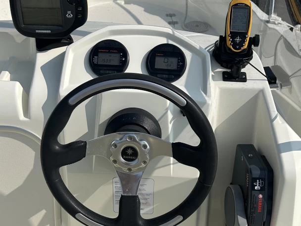 Motorová loď k pronájmu v Saint Raphael za nejlepší cenu