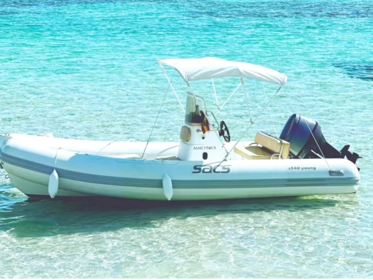 Polotuhá loď k pronájmu v Ibiza Town za nejlepší cenu