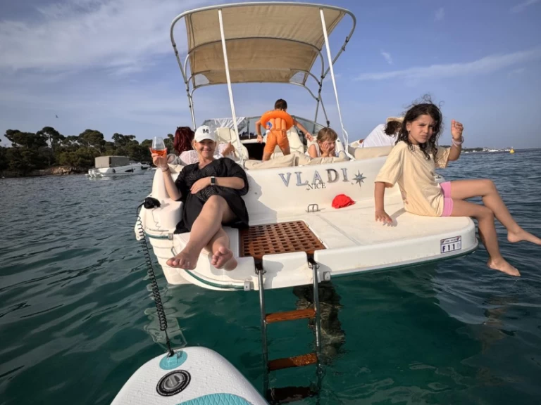 Pronajmout si Jeanneau Cap Camarat 705 v Villeneuve-Loubet